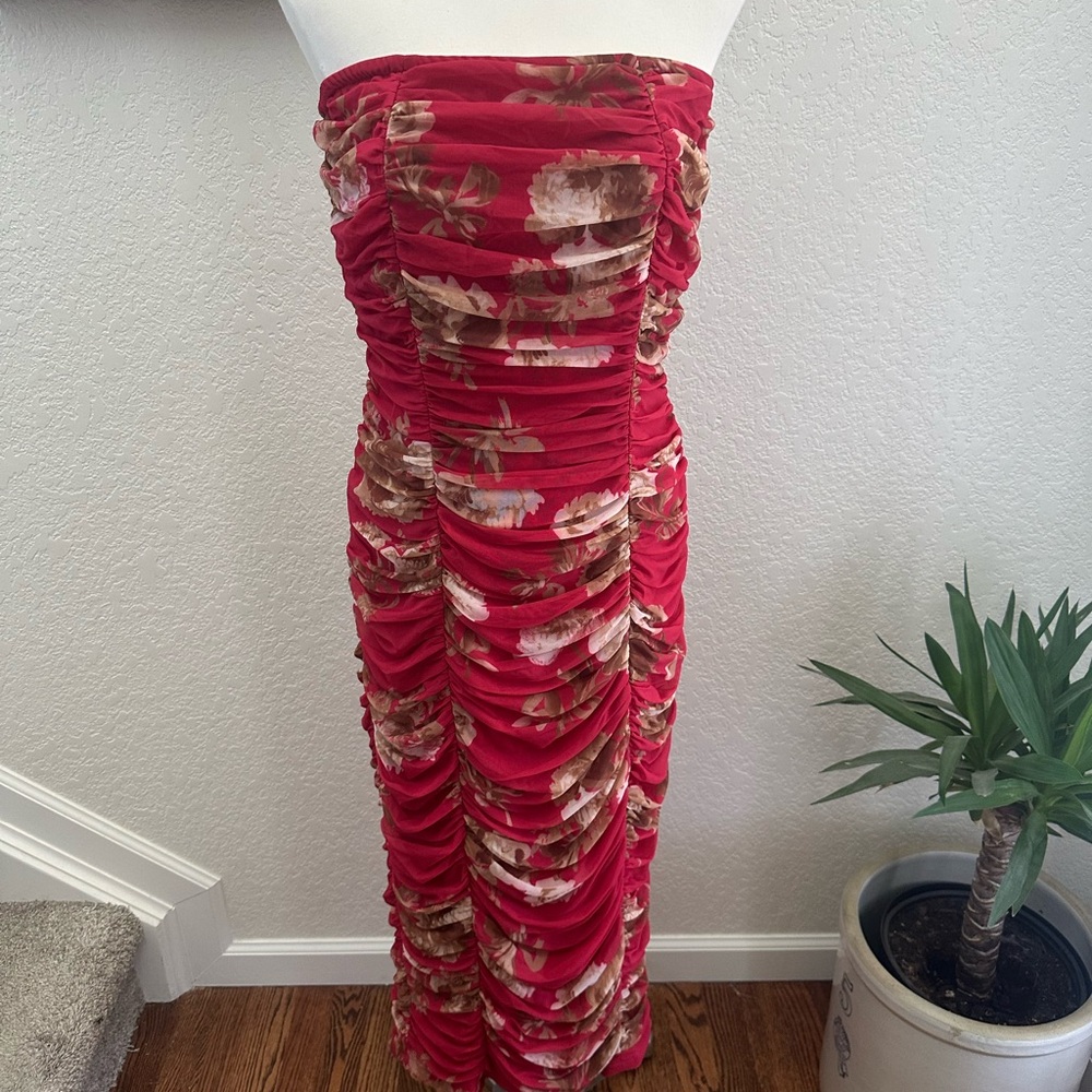 Anthropologie BHLDN Red Ruched Floral Strapless Bodycon Dress‎ Size M NWT